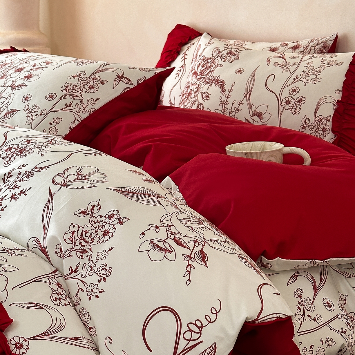 91家纺网 家纺一手货源 找家纺 置顶家纺 2026新款数码印花褶皱拼接亲肤系列四件套-素澜 素澜-大红