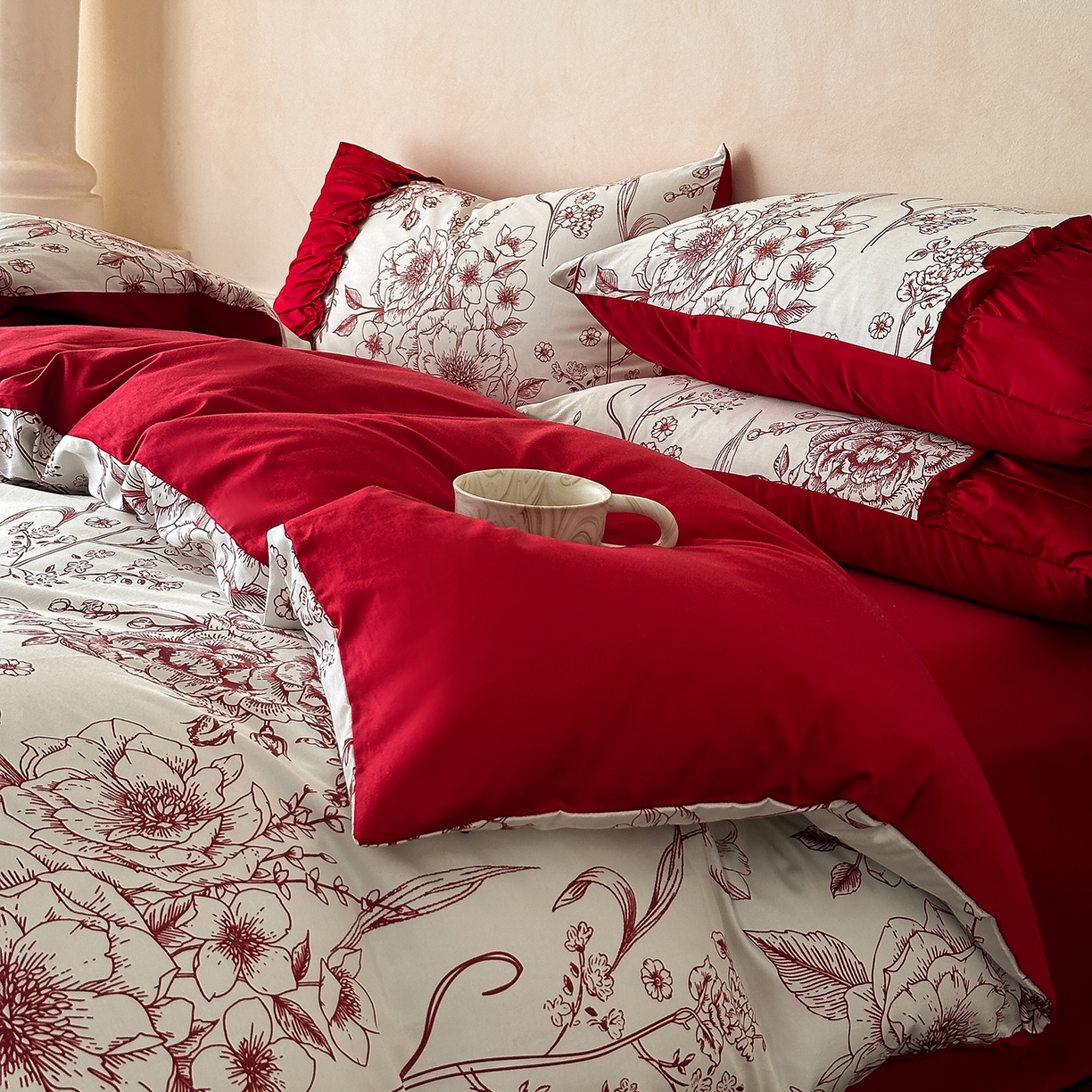 91家纺网 家纺一手货源 找家纺 置顶家纺 2026新款数码印花褶皱拼接亲肤系列四件套-素澜 素澜-大红