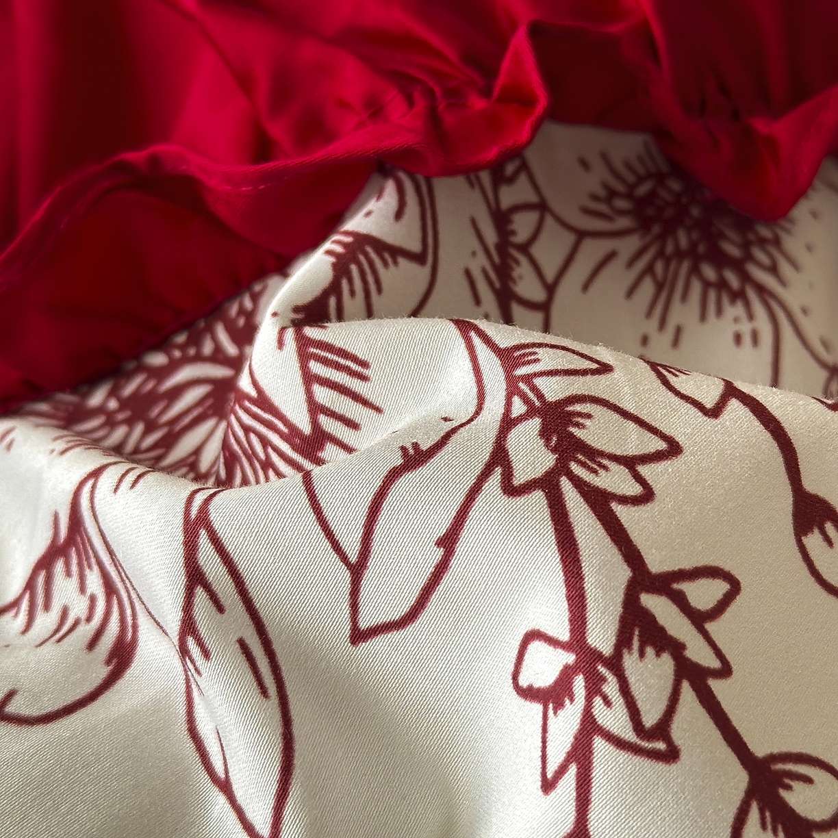 91家纺网 家纺一手货源 找家纺 置顶家纺 2026新款数码印花褶皱拼接亲肤系列四件套-素澜 素澜-大红