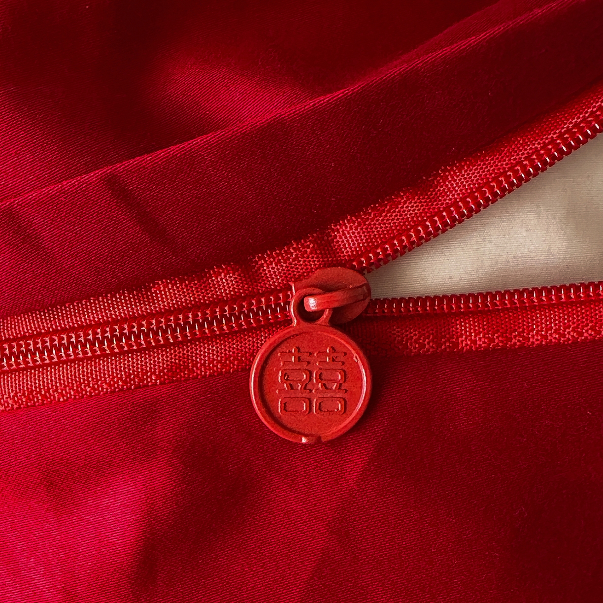 91家纺网 家纺一手货源 找家纺 置顶家纺 2026新款数码印花褶皱拼接亲肤系列四件套-素澜 素澜-大红