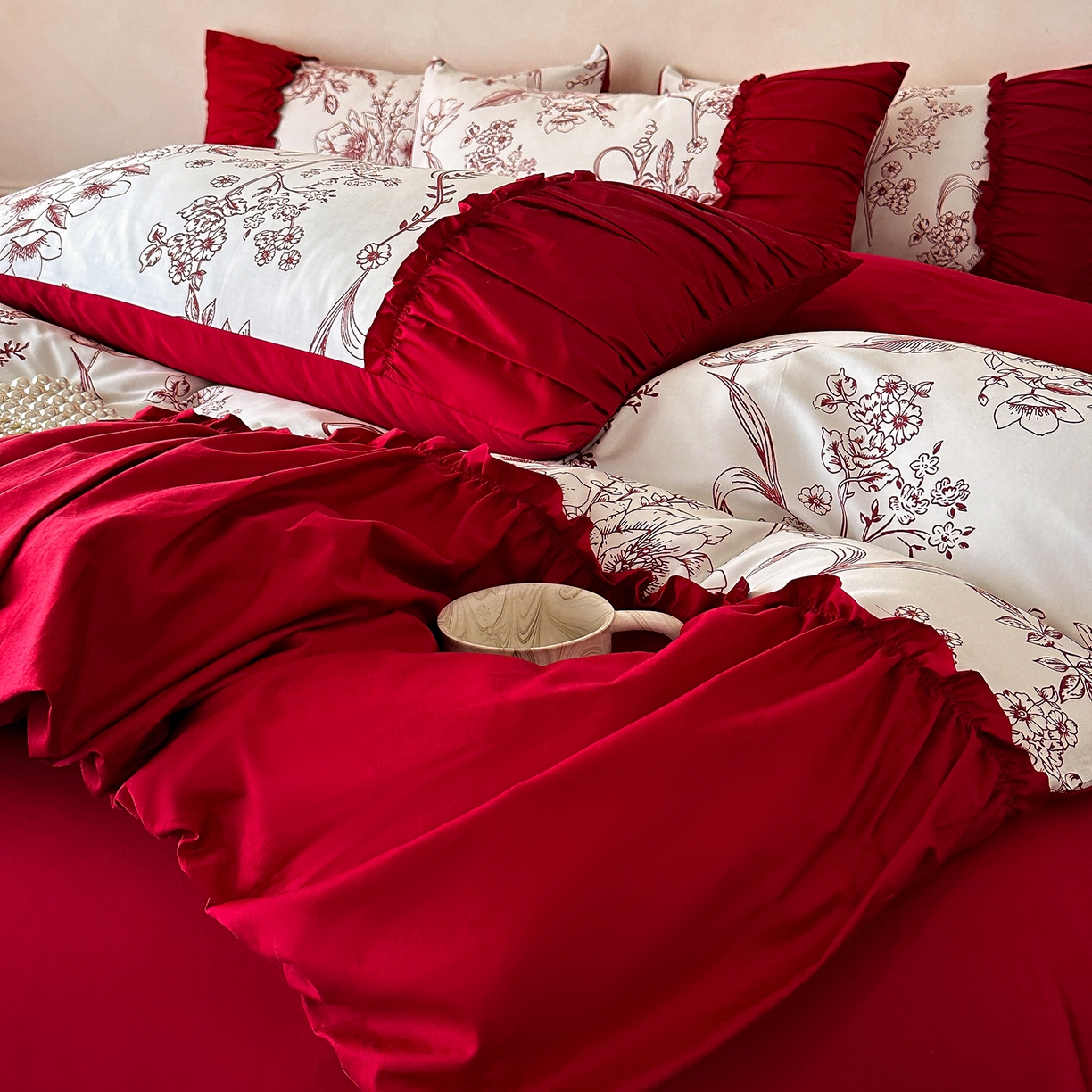 91家纺网 家纺一手货源 找家纺 置顶家纺 2026新款数码印花褶皱拼接亲肤系列四件套-素澜 素澜-大红