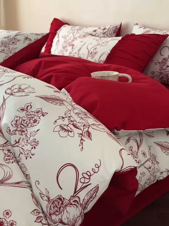 91家纺网 家纺一手货源 找家纺 置顶家纺 2026新款数码印花褶皱拼接亲肤系列四件套-素澜 素澜-大红