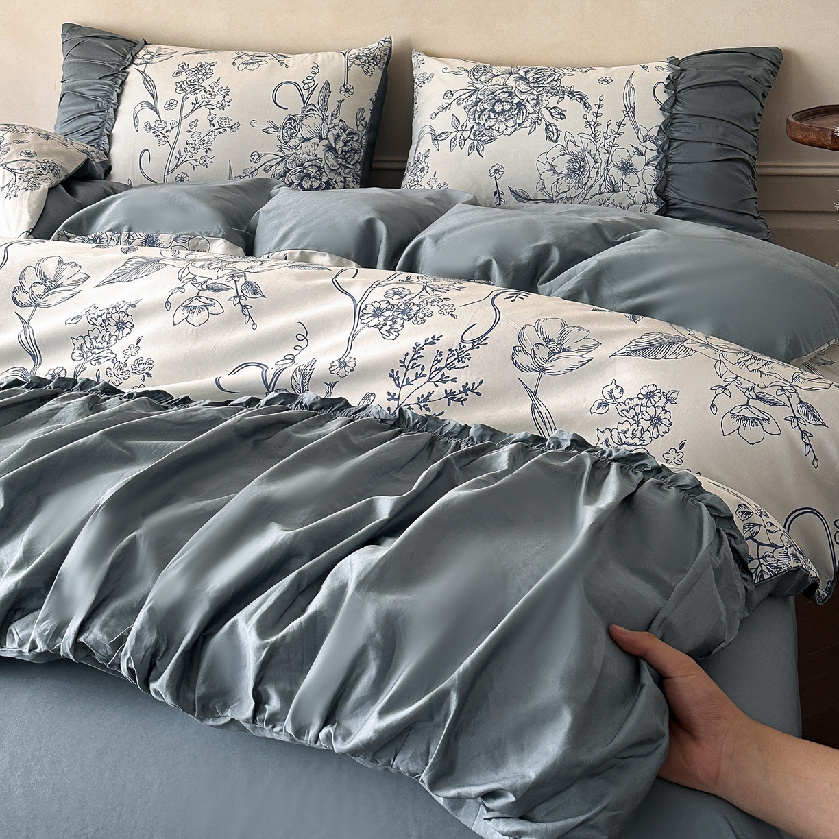 91家纺网 家纺一手货源 找家纺 置顶家纺 2026新款数码印花褶皱拼接亲肤系列四件套-素澜 素澜-静兰