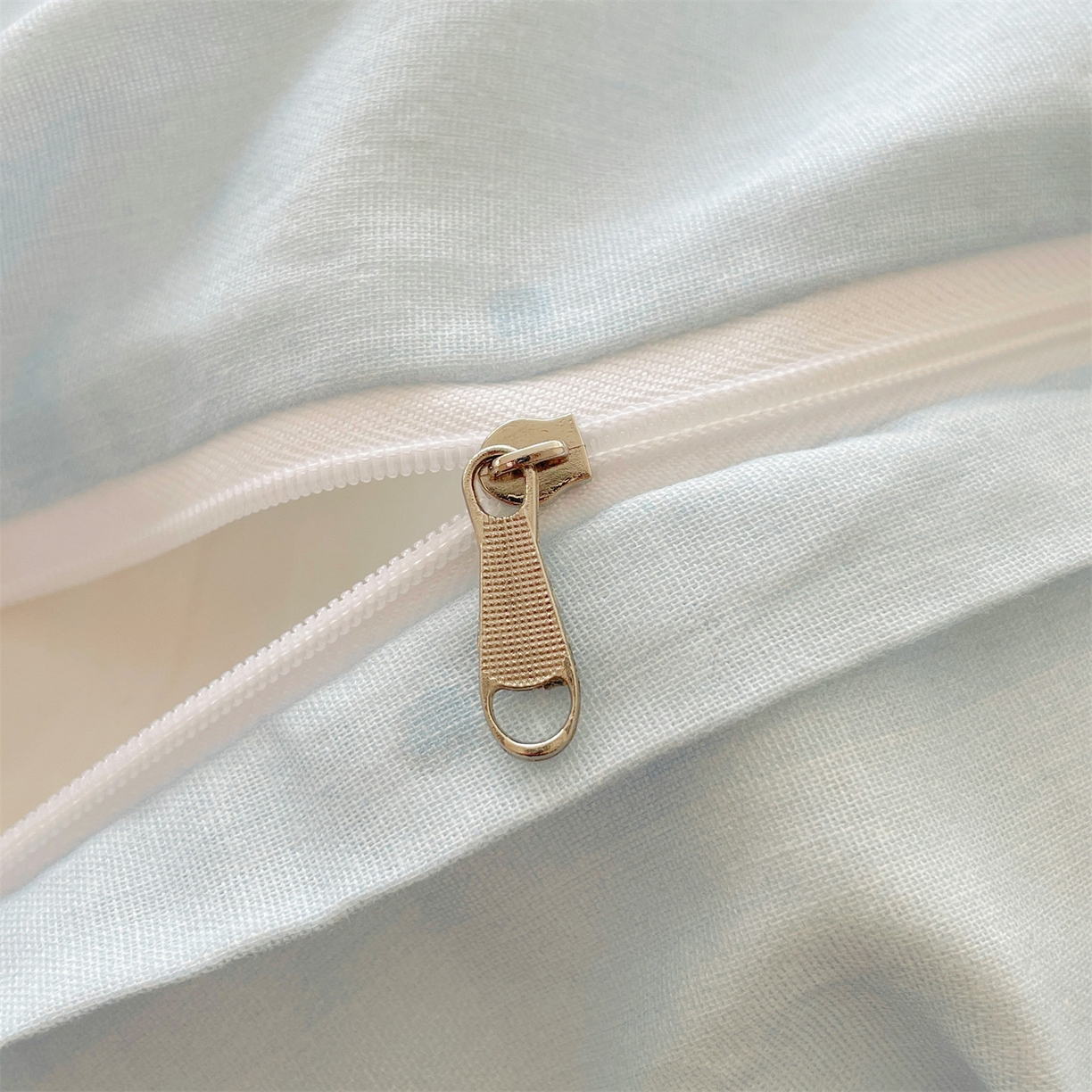 91家纺网 家纺一手货源 找家纺 盛秋家纺 2026新款水洗棉印花四件套-卡通系列 森林小象蓝+花朵蓝