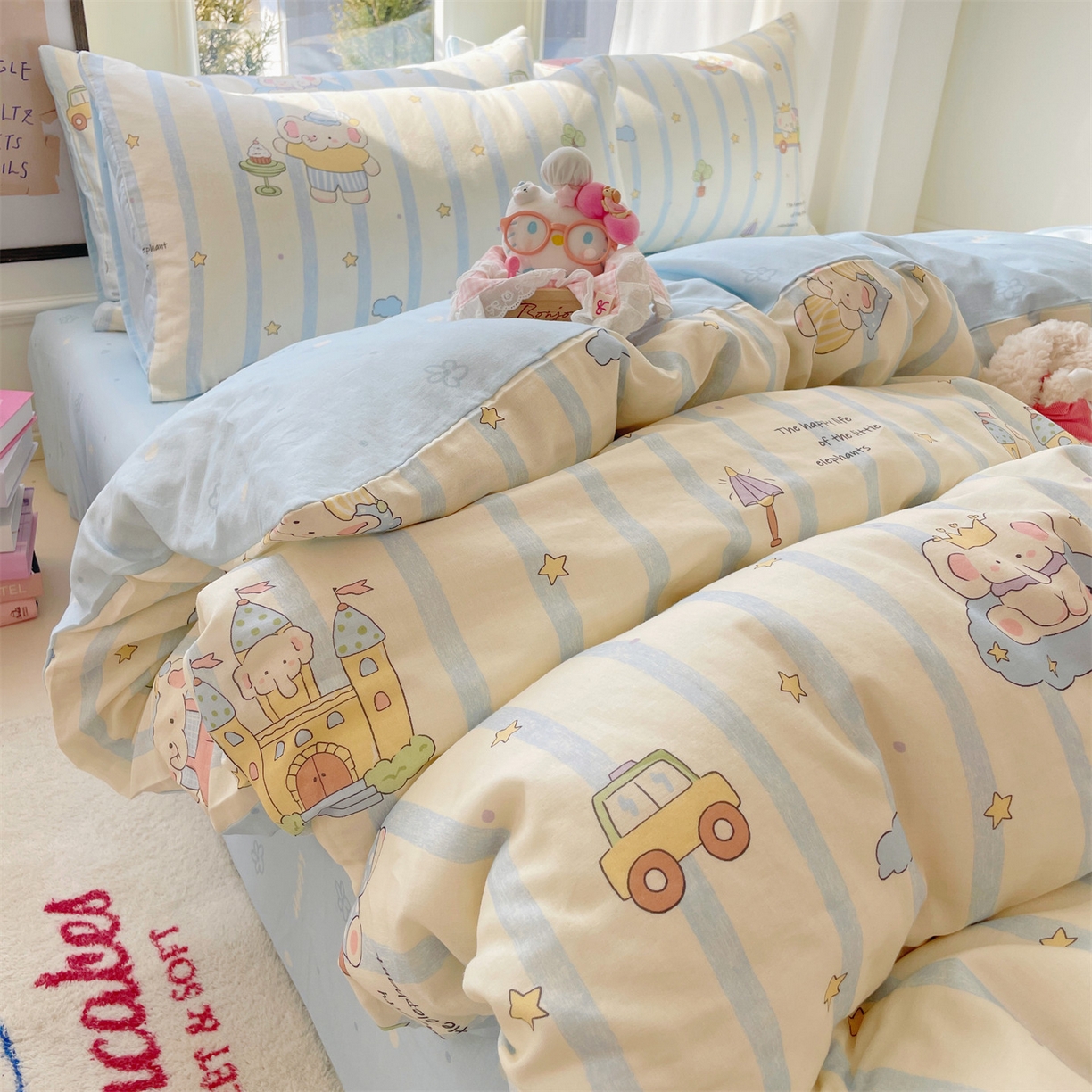 91家纺网 家纺一手货源 找家纺 盛秋家纺 2026新款水洗棉印花四件套-卡通系列 森林小象蓝+花朵蓝