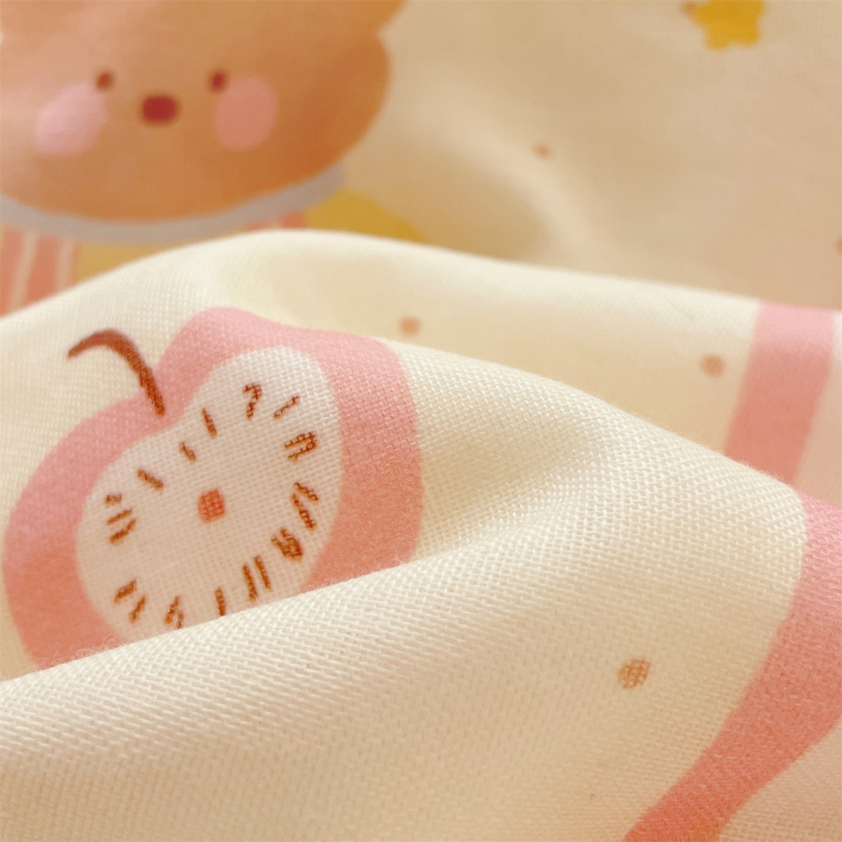 91家纺网 家纺一手货源 找家纺 盛秋家纺 2026新款水洗棉印花四件套-卡通系列 甜茶日记+花朵粉