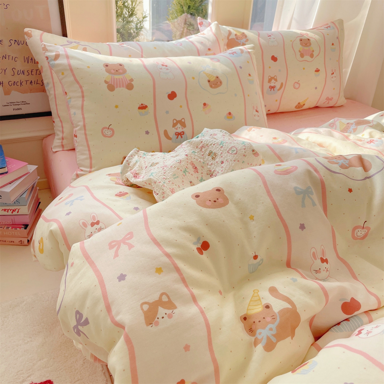 91家纺网 家纺一手货源 找家纺 盛秋家纺 2026新款水洗棉印花四件套-卡通系列 甜茶日记+花朵粉