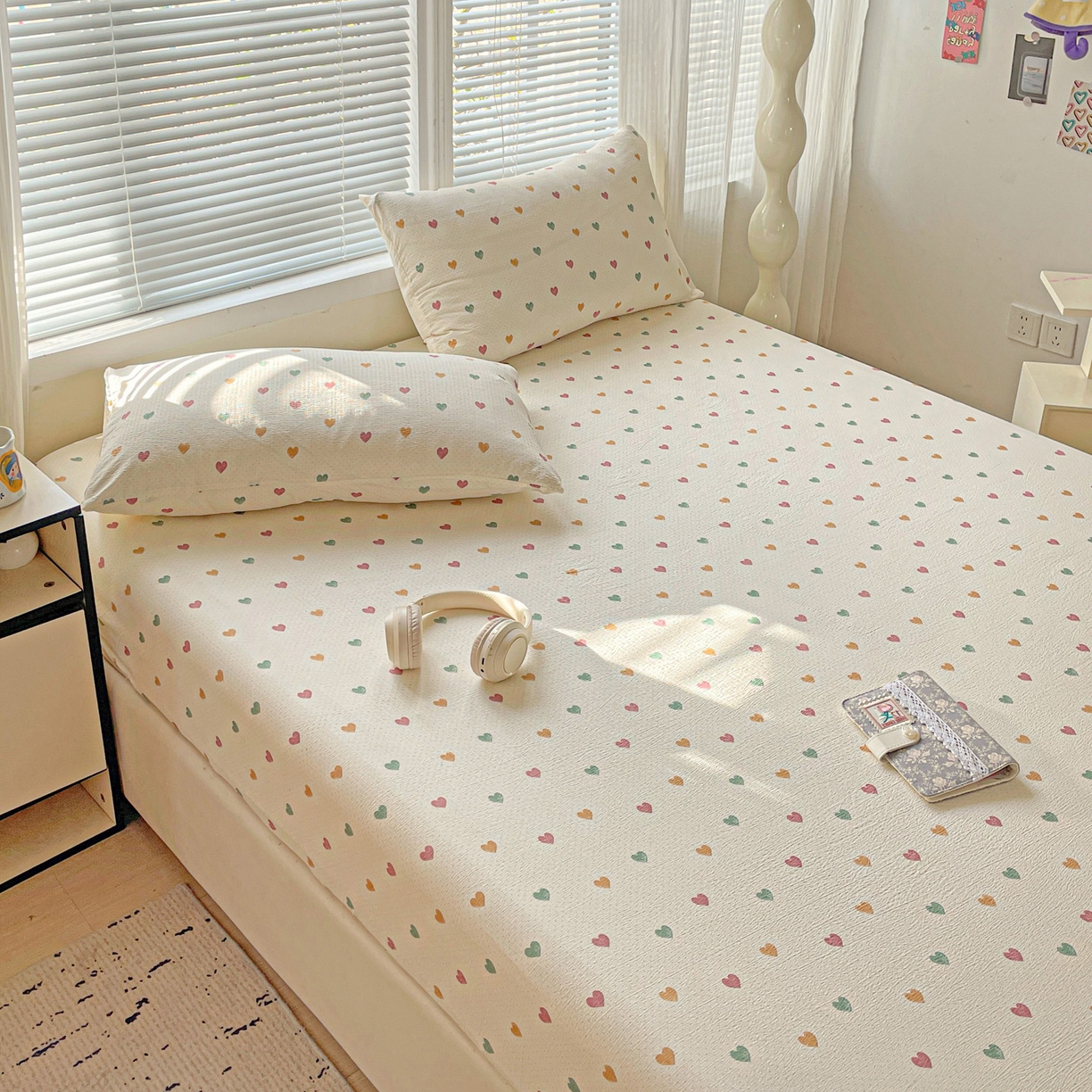 91家纺网 家纺一手货源 找家纺 优选 2026新款ins小清新木棉双层纱印花床笠床垫保护罩枕套三件套 爱心