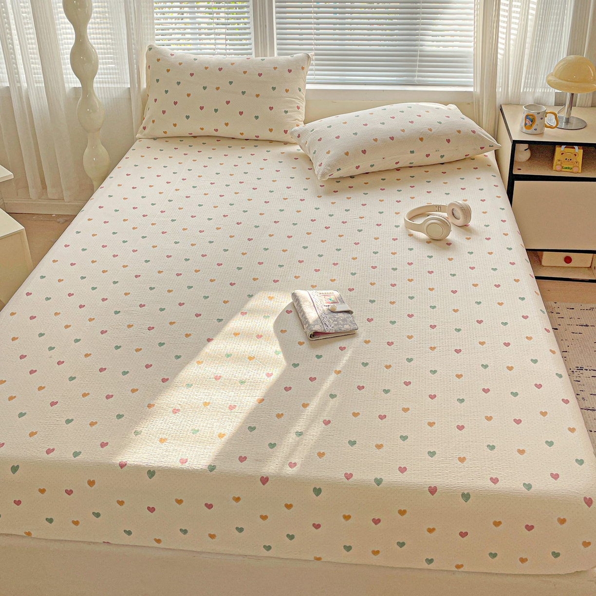 91家纺网 家纺一手货源 找家纺 优选 2026新款ins小清新木棉双层纱印花床笠床垫保护罩枕套三件套 爱心