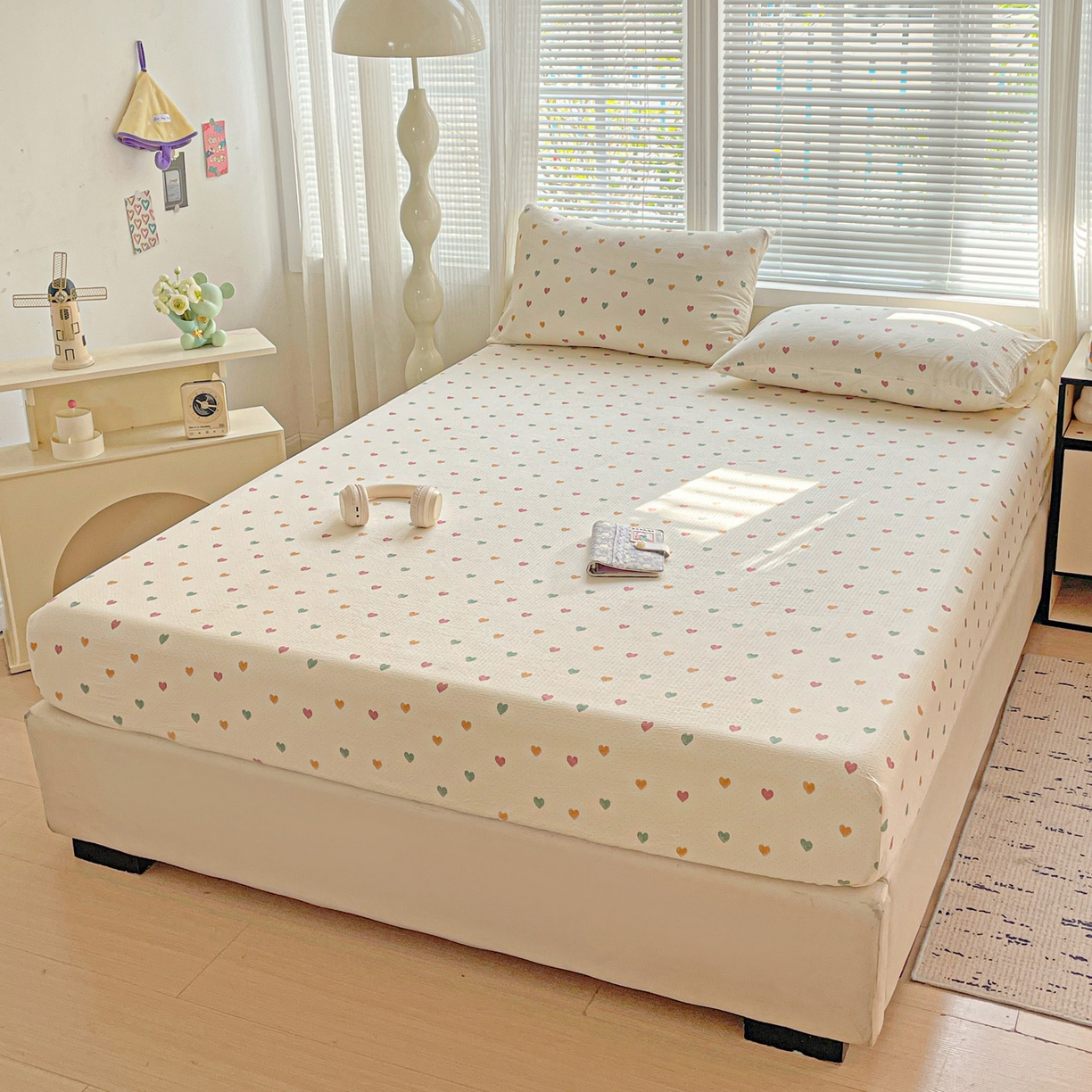 91家纺网 家纺一手货源 找家纺 优选 2026新款ins小清新木棉双层纱印花床笠床垫保护罩枕套三件套 爱心