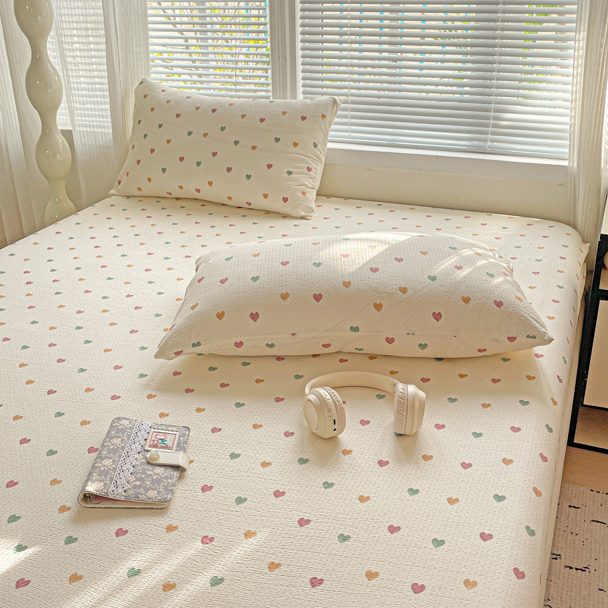 91家纺网 家纺一手货源 找家纺 优选 2026新款ins小清新木棉双层纱印花床笠床垫保护罩枕套三件套 爱心