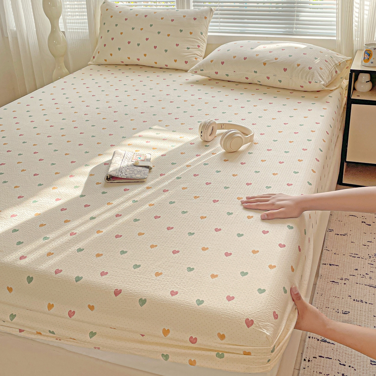 91家纺网 家纺一手货源 找家纺 优选 2026新款ins小清新木棉双层纱印花床笠床垫保护罩枕套三件套 爱心