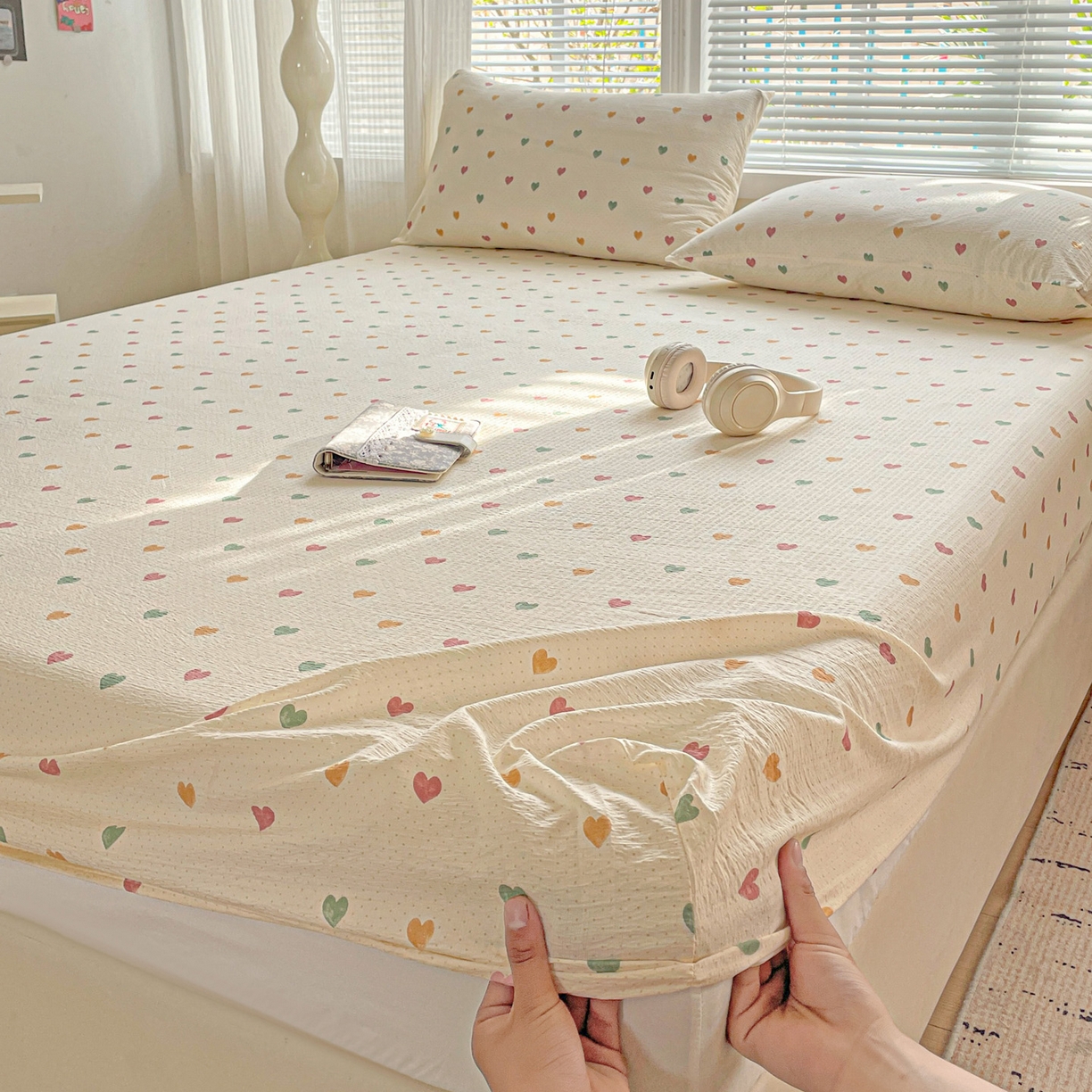 91家纺网 家纺一手货源 找家纺 优选 2026新款ins小清新木棉双层纱印花床笠床垫保护罩枕套三件套 爱心