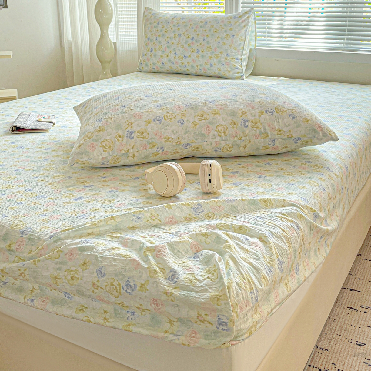 91家纺网 家纺一手货源 找家纺 优选 2026新款ins小清新木棉双层纱印花床笠床垫保护罩枕套三件套 蝶梦