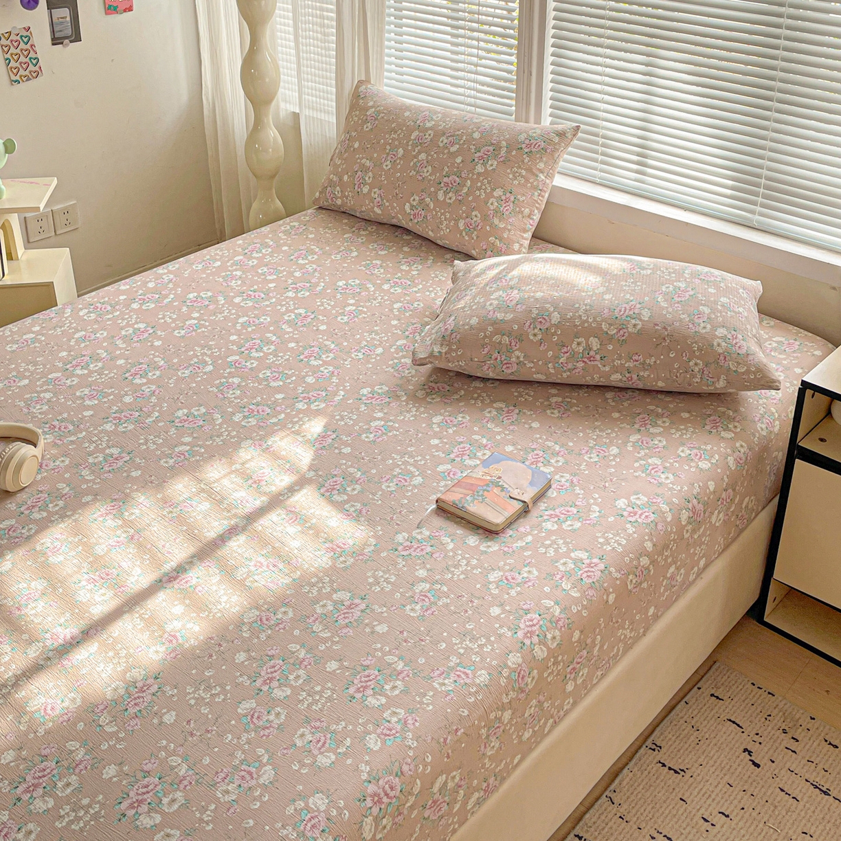 91家纺网 家纺一手货源 找家纺 优选 2026新款ins小清新木棉双层纱印花床笠床垫保护罩枕套三件套 绮梦