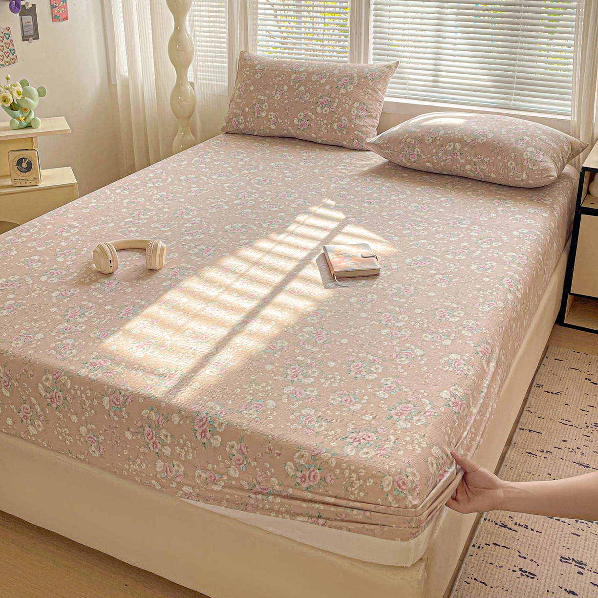 91家纺网 家纺一手货源 找家纺 优选 2026新款ins小清新木棉双层纱印花床笠床垫保护罩枕套三件套 绮梦