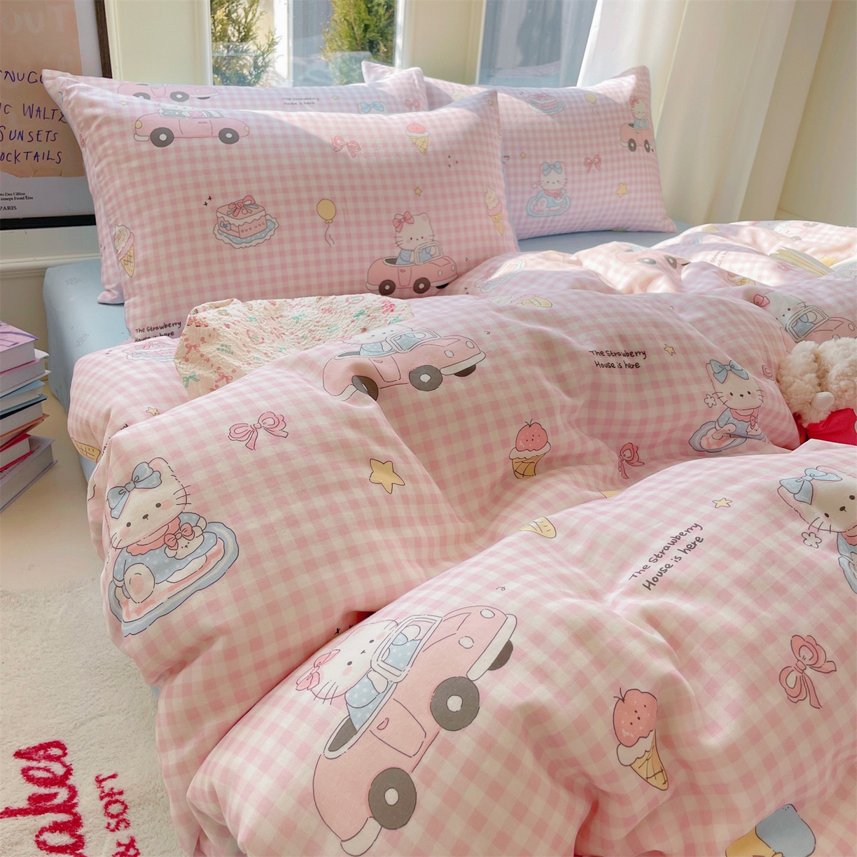 91家纺网 家纺一手货源 找家纺 盛秋家纺 2026新款水洗棉印花四件套-卡通系列二 格子铺粉+花朵蓝