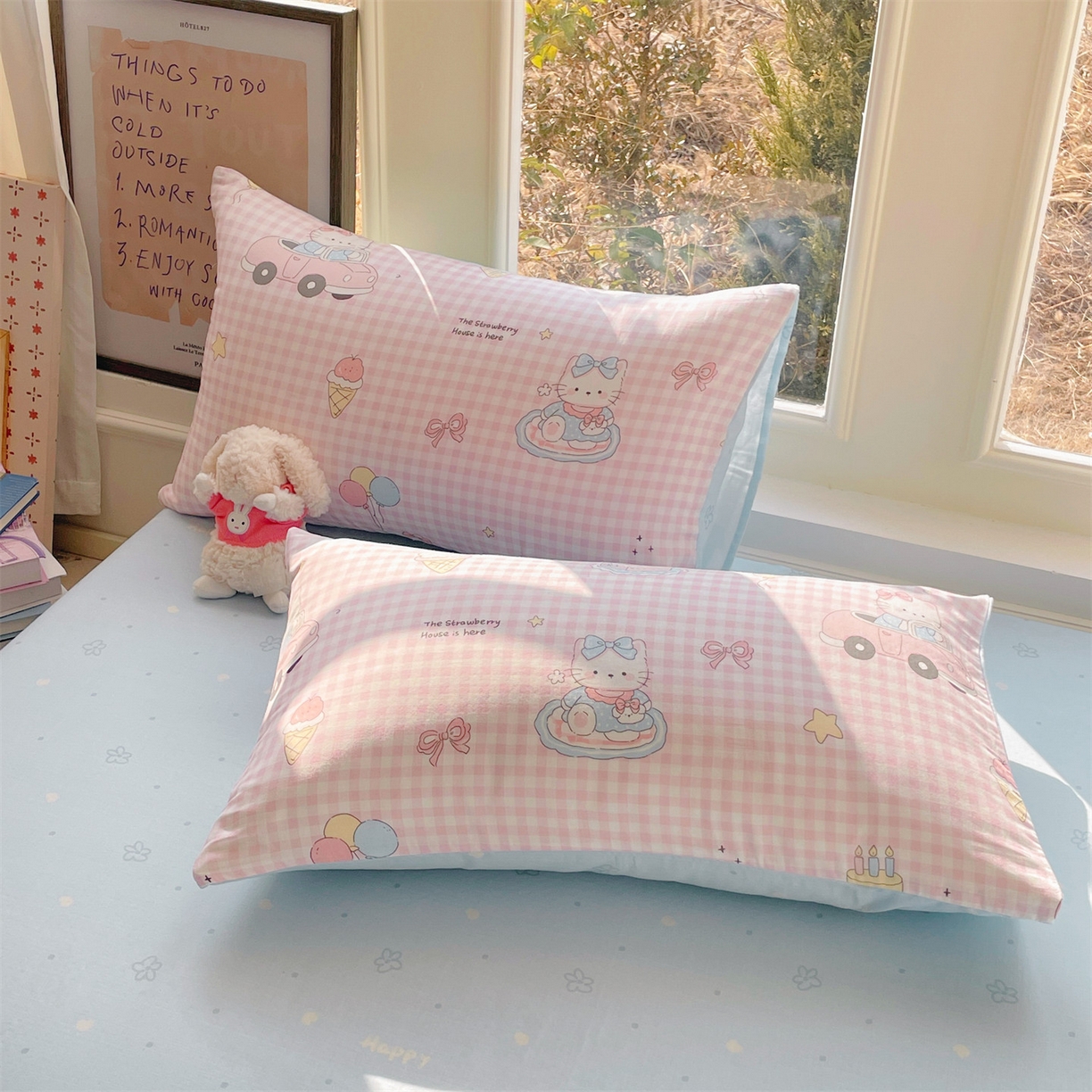 91家纺网 家纺一手货源 找家纺 盛秋家纺 2026新款水洗棉印花四件套-卡通系列二 格子铺粉+花朵蓝