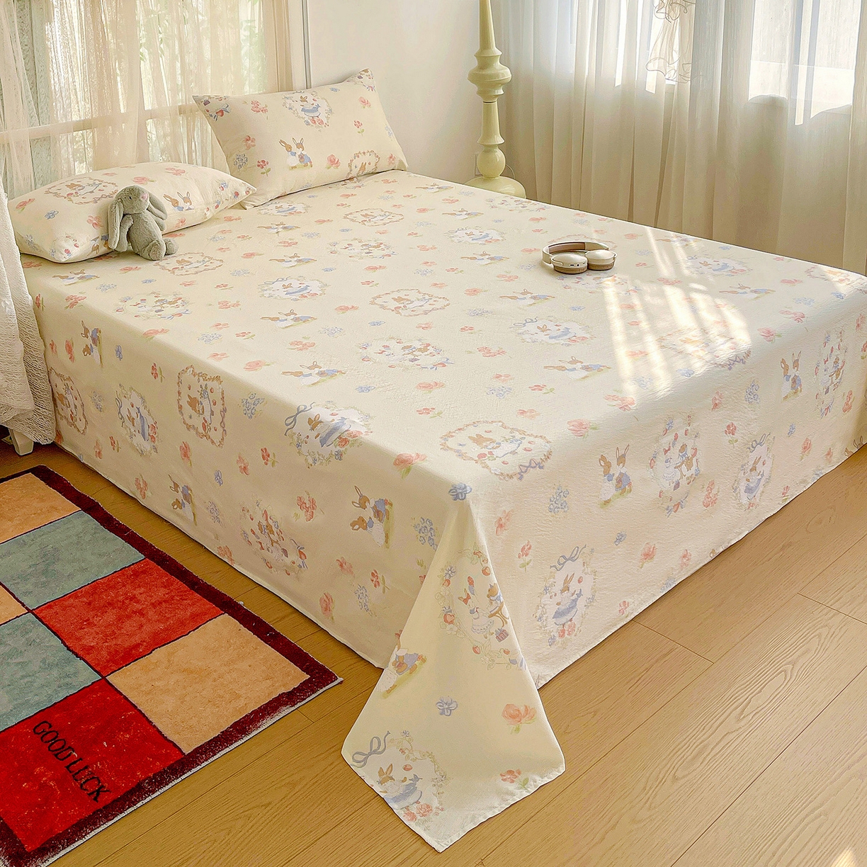 91家纺网 家纺一手货源 找家纺 纽缦家纺 2026春夏新款云感提花双层纱单床单 床单单件 镜子里的兔