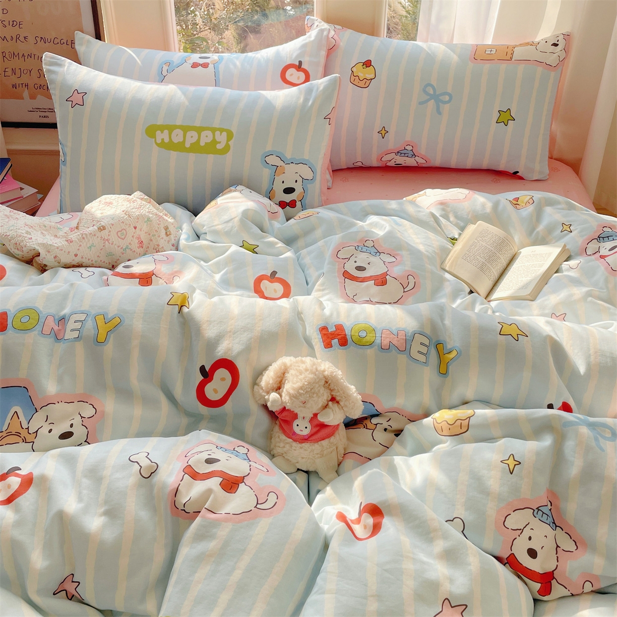 91家纺网 家纺一手货源 找家纺 盛秋家纺 2026新款水洗棉印花四件套-卡通系列二 软萌汪汪蓝+花朵粉