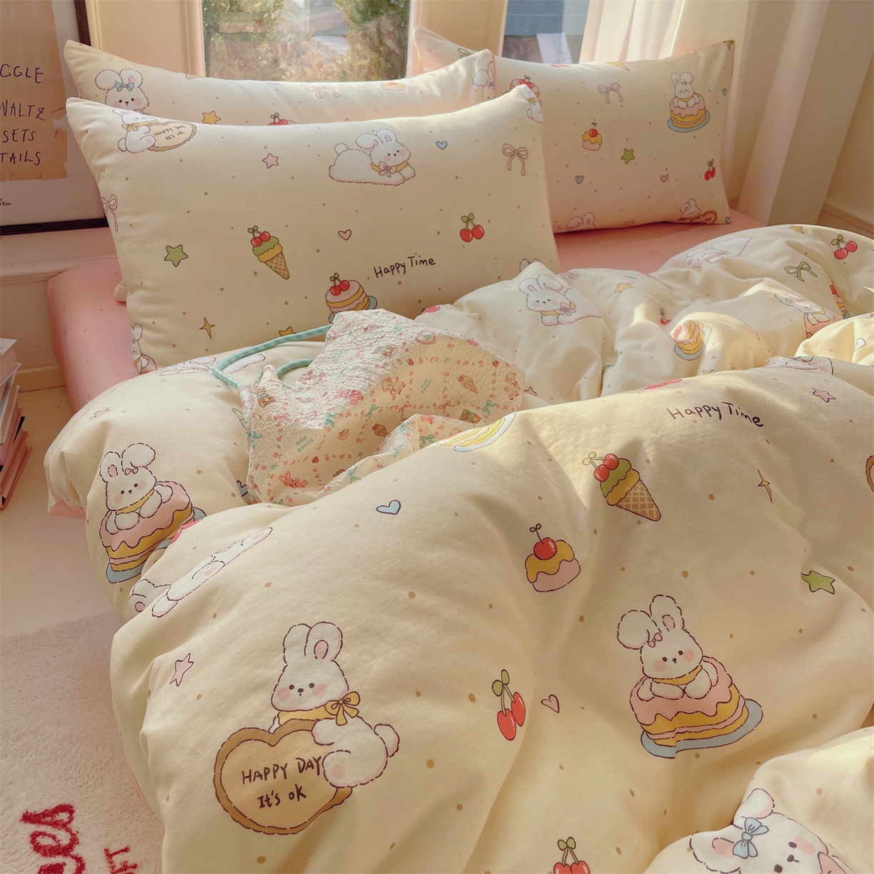 91家纺网 家纺一手货源 找家纺 盛秋家纺 2026新款水洗棉印花四件套-卡通系列二 生日派对+花朵粉