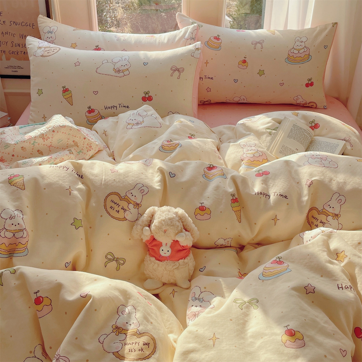 91家纺网 家纺一手货源 找家纺 盛秋家纺 2026新款水洗棉印花四件套-卡通系列二 生日派对+花朵粉