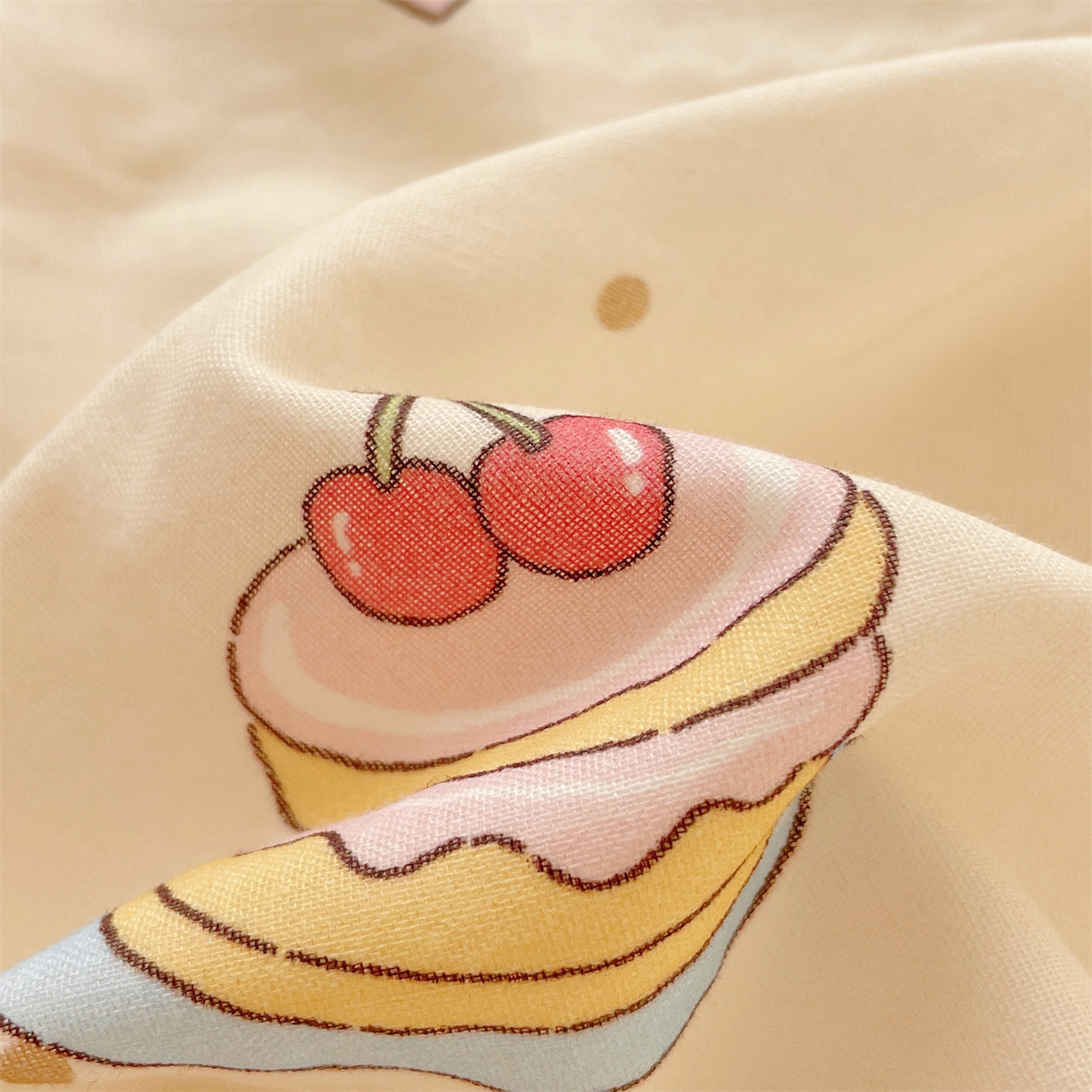 91家纺网 家纺一手货源 找家纺 盛秋家纺 2026新款水洗棉印花四件套-卡通系列二 生日派对+花朵粉