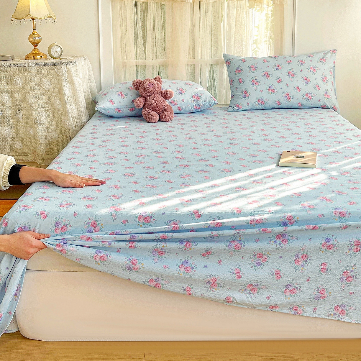 91家纺网 家纺一手货源 找家纺 纽缦家纺 2026春夏新款云感提花双层纱单床单 床单单件 清风与雾-蓝