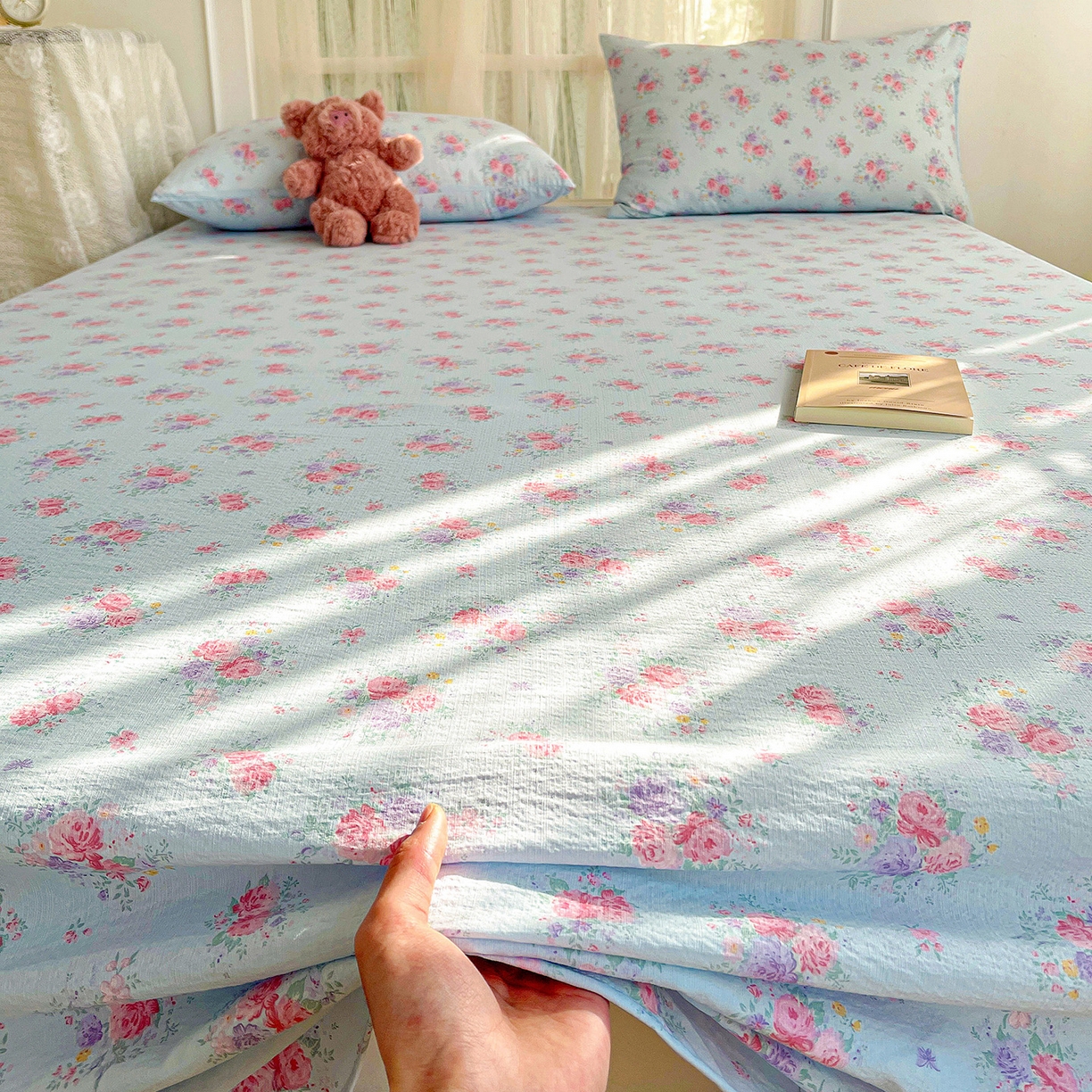 91家纺网 家纺一手货源 找家纺 纽缦家纺 2026春夏新款云感提花双层纱单床单 床单单件 清风与雾-蓝