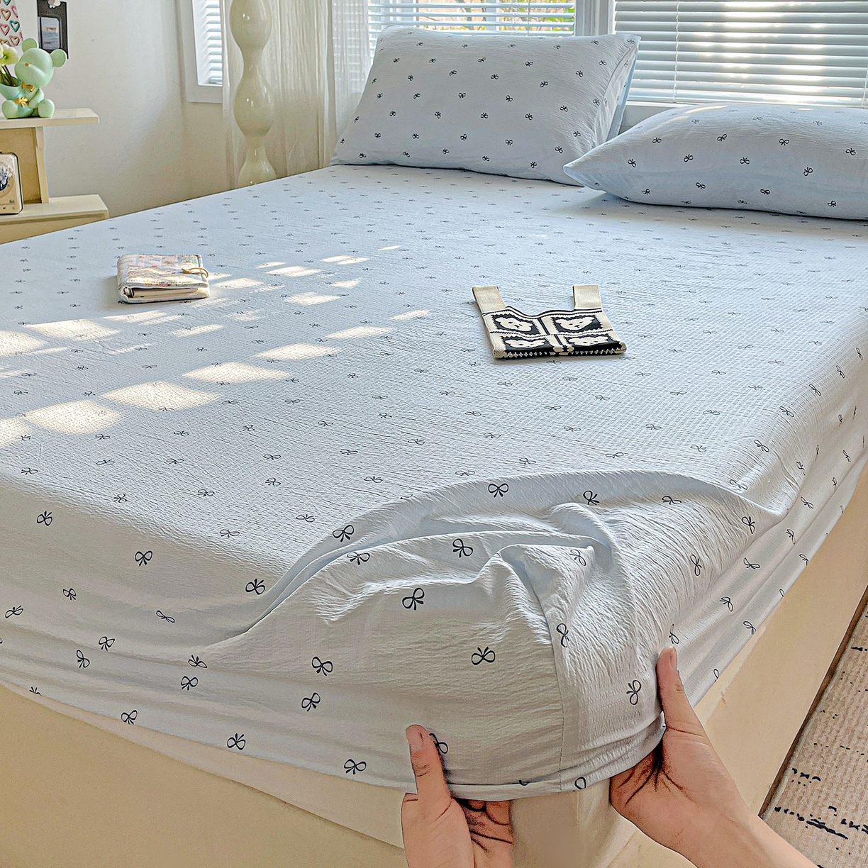 91家纺网 家纺一手货源 找家纺 优选 2026新款ins小清新木棉双层纱印花床笠床垫保护罩枕套三件套 蝴蝶结-蓝