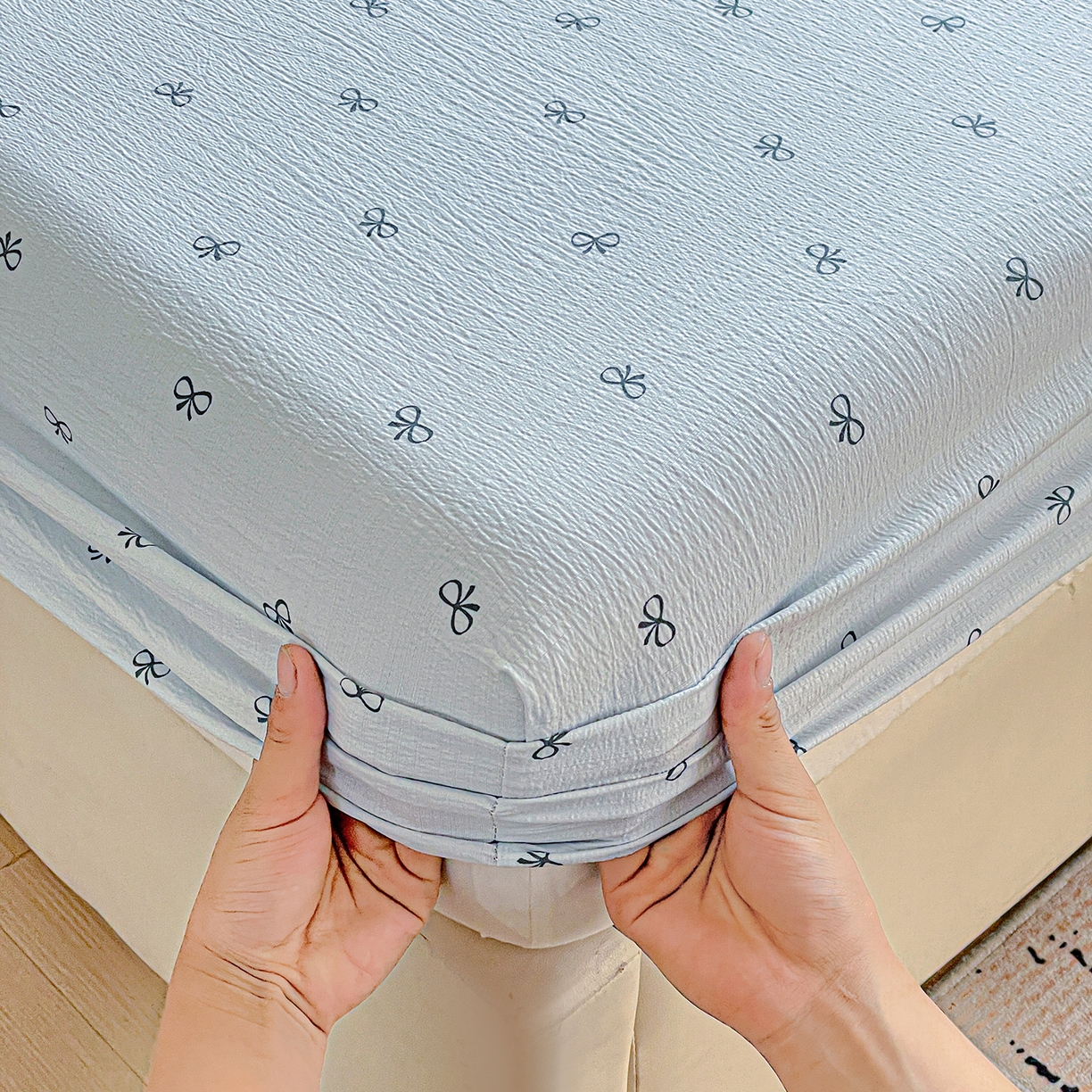 91家纺网 家纺一手货源 找家纺 优选 2026新款ins小清新木棉双层纱印花床笠床垫保护罩枕套三件套 蝴蝶结-蓝