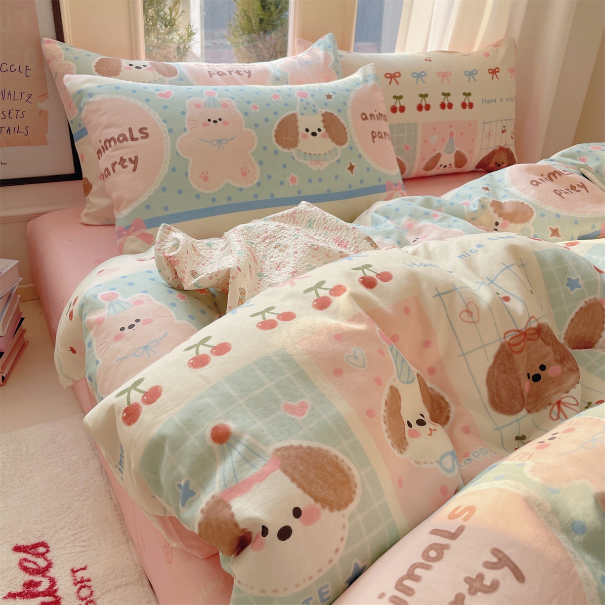 91家纺网 家纺一手货源 找家纺 盛秋家纺 2026新款水洗棉印花四件套-卡通系列二 小狗来信+花朵粉