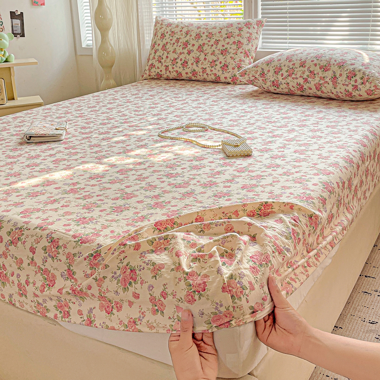 91家纺网 家纺一手货源 找家纺 优选 2026新款ins小清新木棉双层纱印花床笠床垫保护罩枕套三件套 恋曲