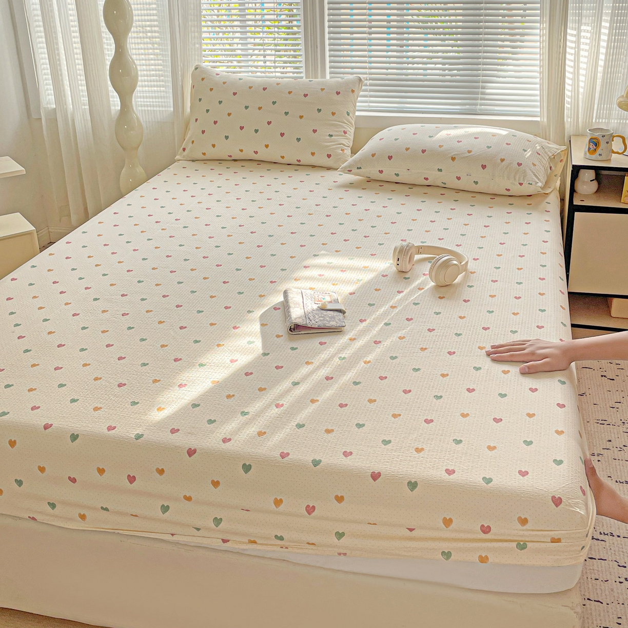 91家纺网 家纺一手货源 找家纺 优选良品 2025新款ins小清新木棉双层纱印花床笠床垫保护罩枕套三件套 爱心