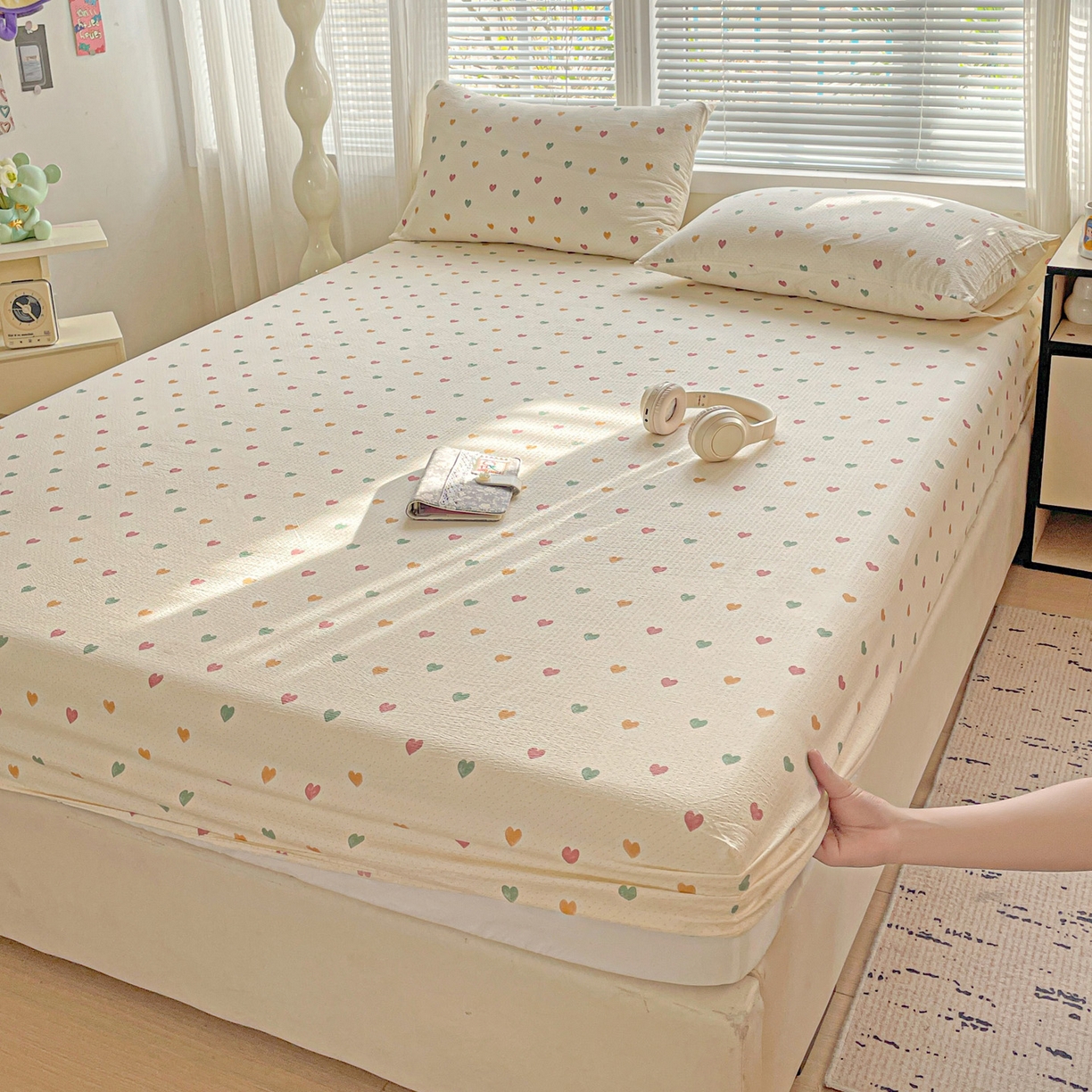 91家纺网 家纺一手货源 找家纺 优选良品 2025新款ins小清新木棉双层纱印花床笠床垫保护罩枕套三件套 爱心