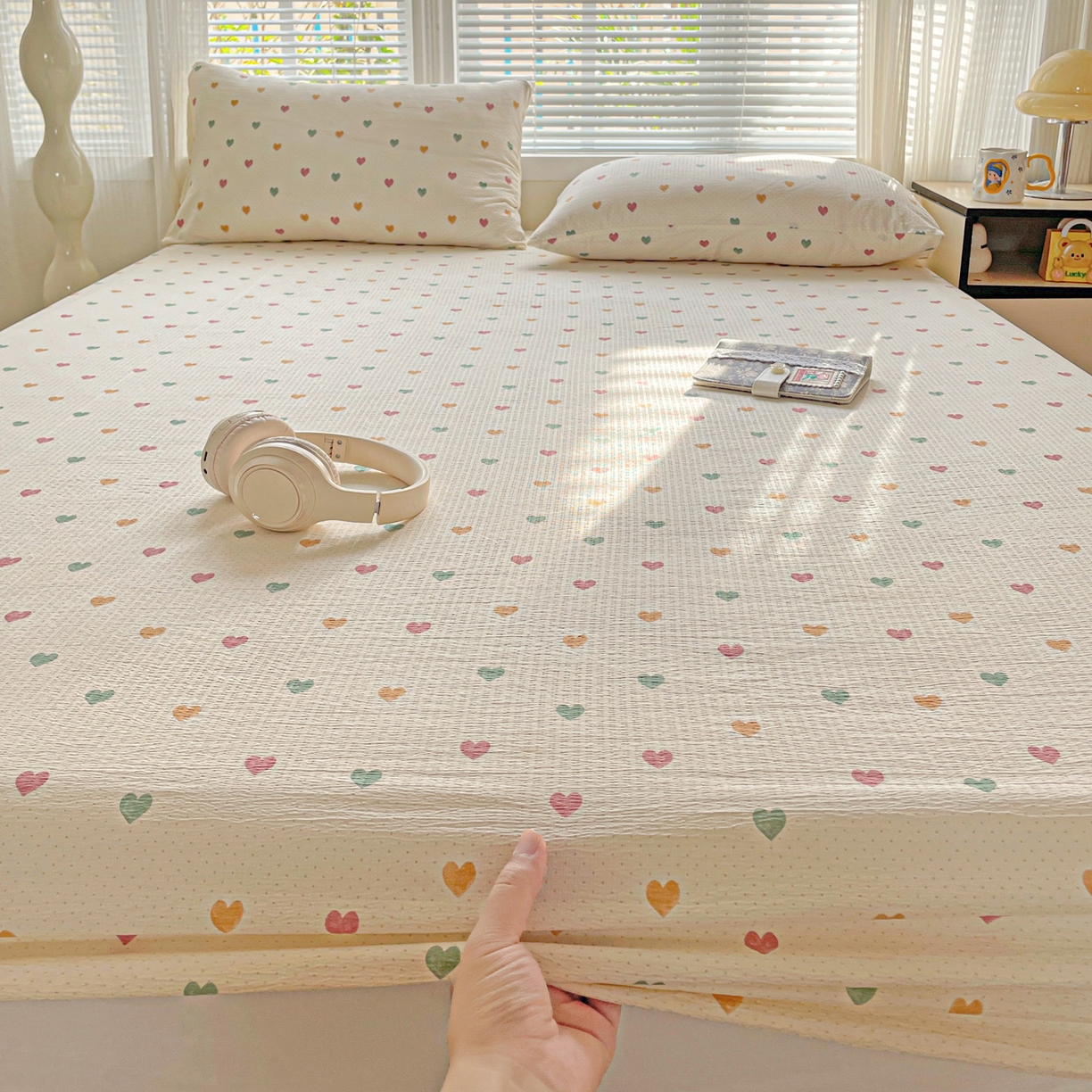 91家纺网 家纺一手货源 找家纺 优选良品 2025新款ins小清新木棉双层纱印花床笠床垫保护罩枕套三件套 爱心