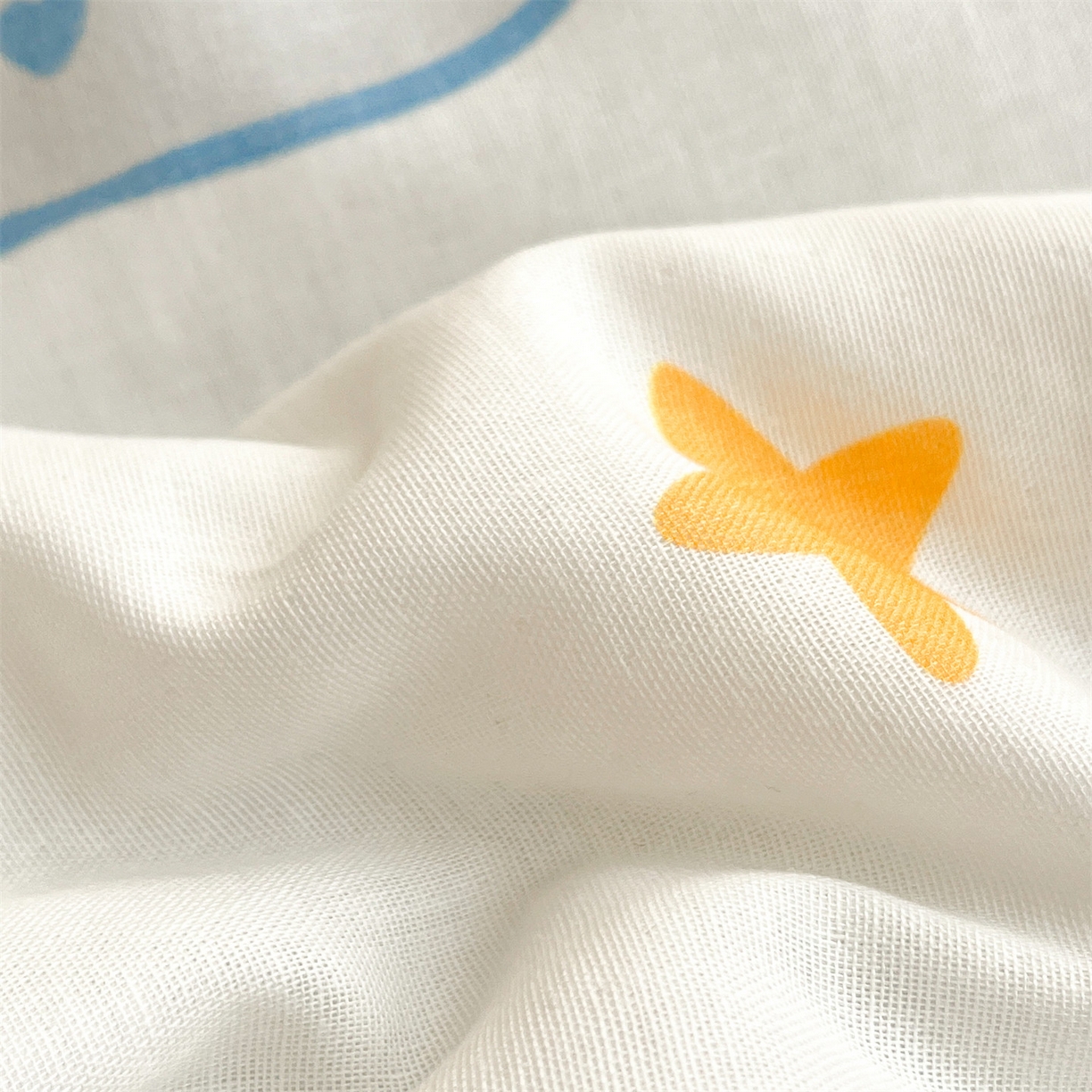 91家纺网 家纺一手货源 找家纺 盛秋家纺 2026新款A类水洗棉豆豆夏被系列二 狗狗游园+天空蓝