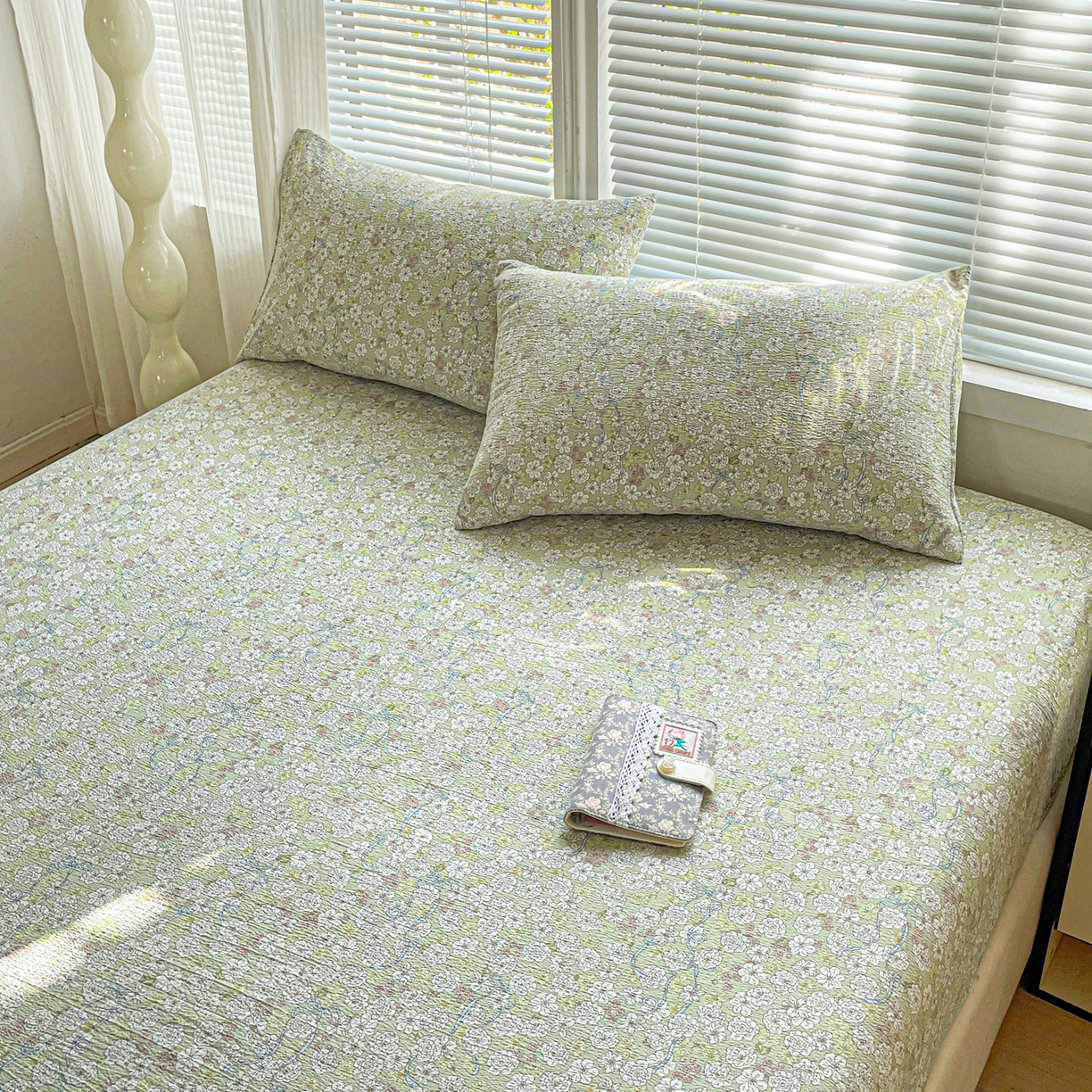 91家纺网 家纺一手货源 找家纺 优选良品 2025新款ins小清新木棉双层纱印花床笠床垫保护罩枕套三件套 繁苏