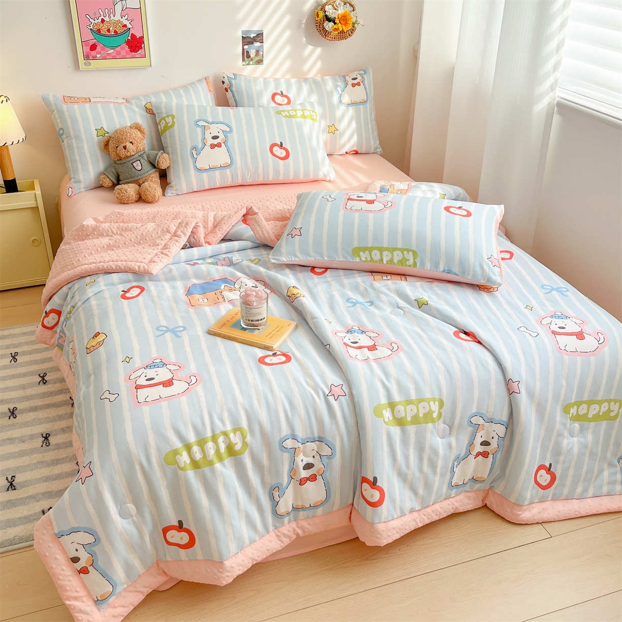 91家纺网 家纺一手货源 找家纺 盛秋家纺 2026新款A类水洗棉豆豆夏被系列二 软萌汪汪蓝+奶油粉