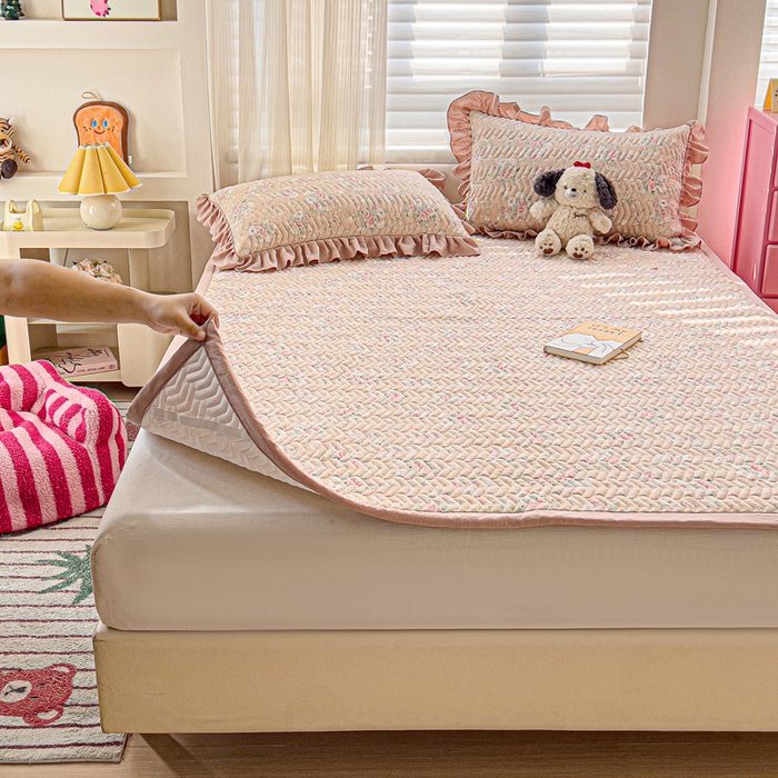 91家纺网 家纺一手货源 找家纺 （总）纽缦家纺 2026春夏新款云感提花双层纱夹棉床垫