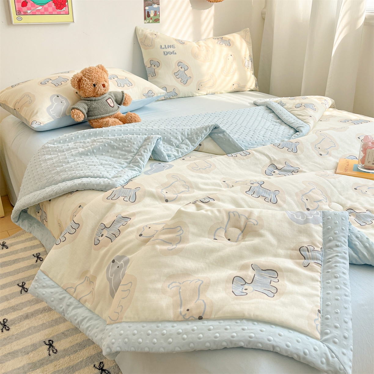 91家纺网 家纺一手货源 找家纺 盛秋家纺 2026新款A类水洗棉豆豆夏被系列二 修勾蓝+天空蓝