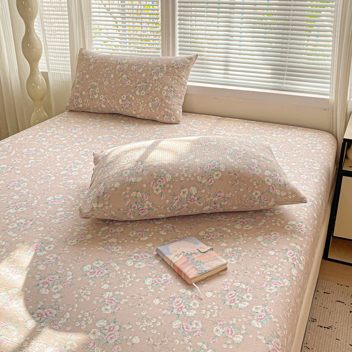 91家纺网 家纺一手货源 找家纺 优选良品 2025新款ins小清新木棉双层纱印花床笠床垫保护罩枕套三件套 绮梦