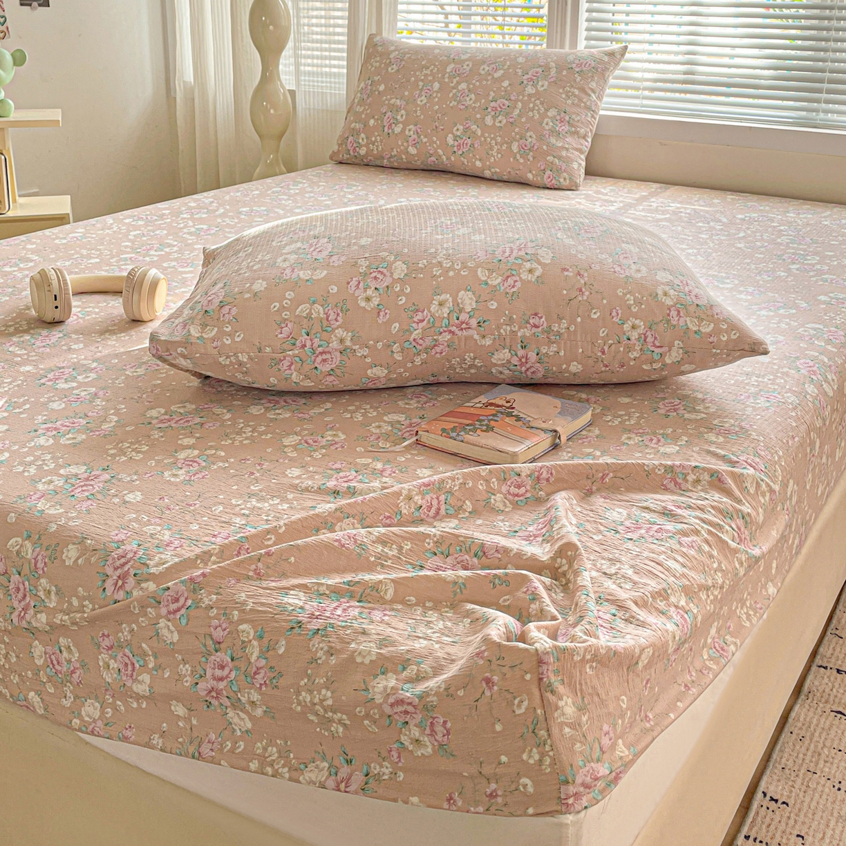 91家纺网 家纺一手货源 找家纺 优选良品 2025新款ins小清新木棉双层纱印花床笠床垫保护罩枕套三件套 绮梦