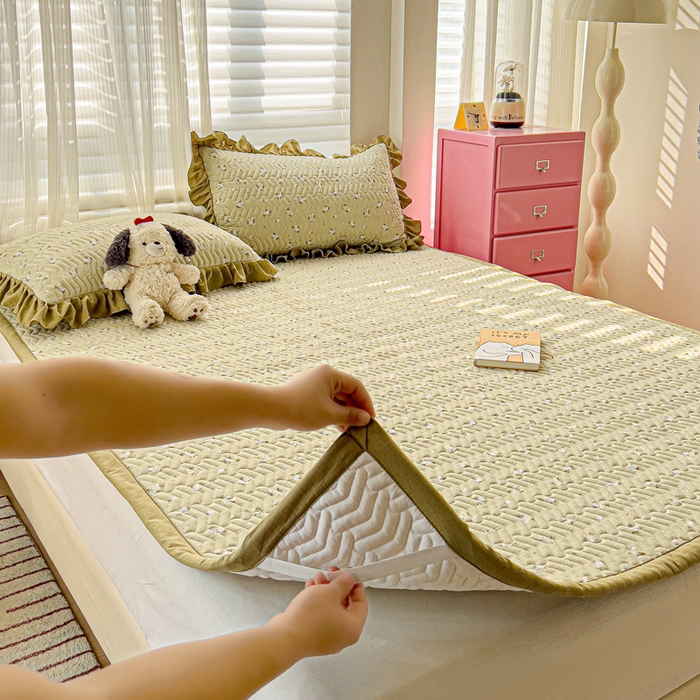 91家纺网 家纺一手货源 找家纺 （总）纽缦家纺 2026春夏新款云感提花双层纱夹棉床垫