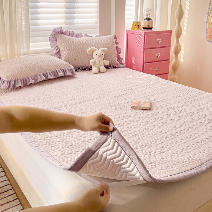 91家纺网 家纺一手货源 找家纺 （总）纽缦家纺 2026春夏新款云感提花双层纱夹棉床垫