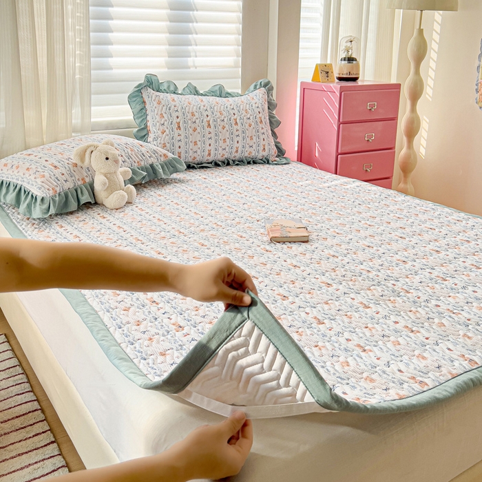 91家纺网 家纺一手货源 找家纺 （总）纽缦家纺 2026春夏新款云感提花双层纱夹棉床垫