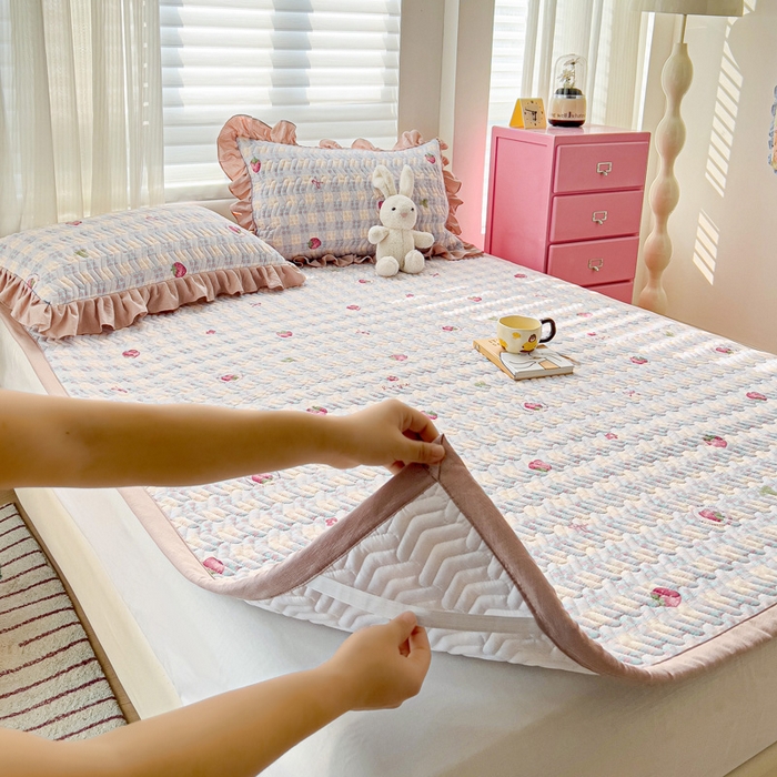 91家纺网 家纺一手货源 找家纺 （总）纽缦家纺 2026春夏新款云感提花双层纱夹棉床垫