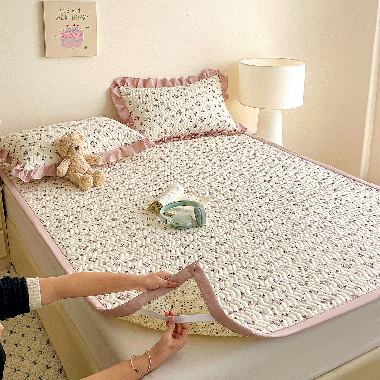 91家纺网 家纺一手货源 找家纺 （总）纽缦家纺 2026春夏新款云感提花双层纱夹棉床垫