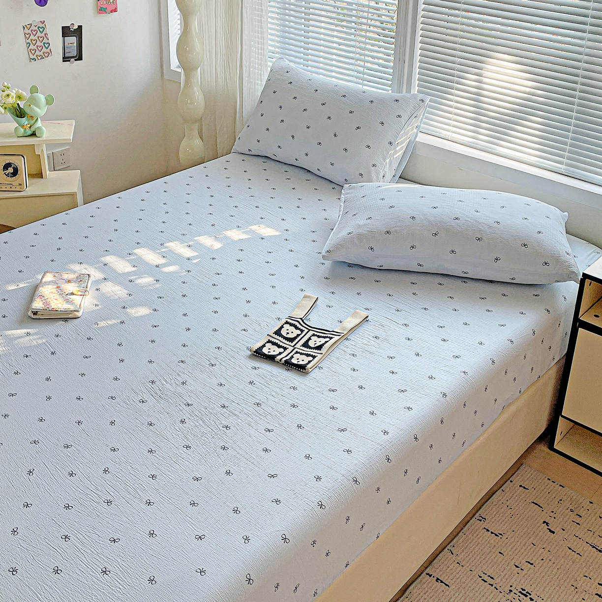 91家纺网 家纺一手货源 找家纺 优选良品 2025新款ins小清新木棉双层纱印花床笠床垫保护罩枕套三件套 蝴蝶结-蓝