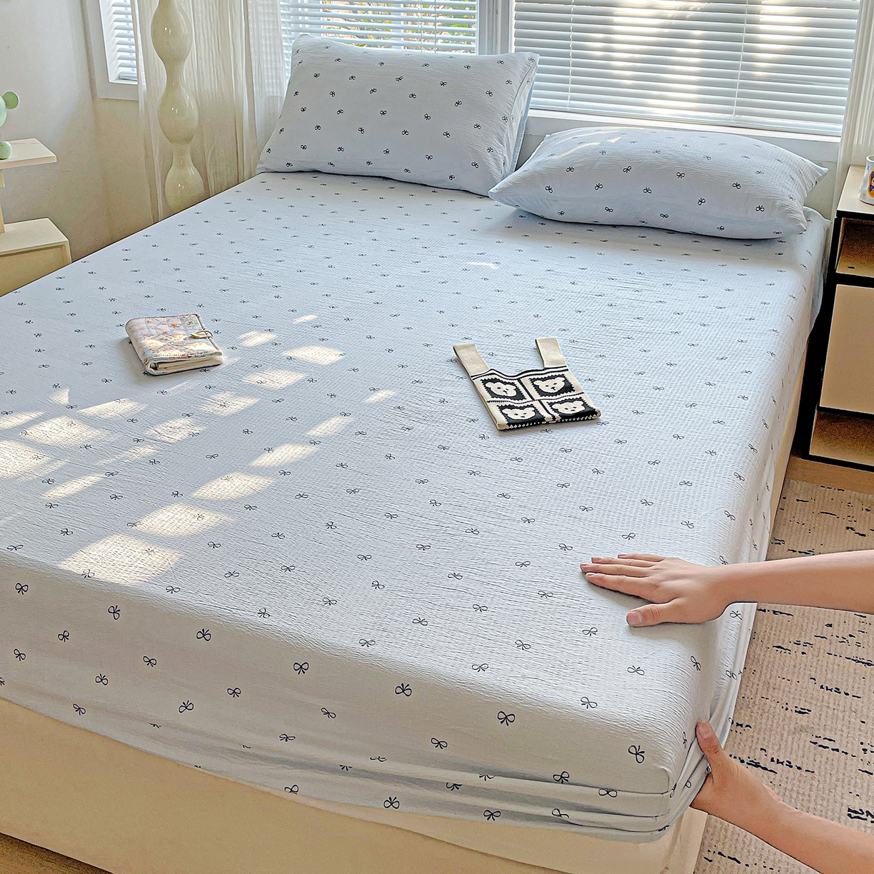 91家纺网 家纺一手货源 找家纺 优选良品 2025新款ins小清新木棉双层纱印花床笠床垫保护罩枕套三件套 蝴蝶结-蓝